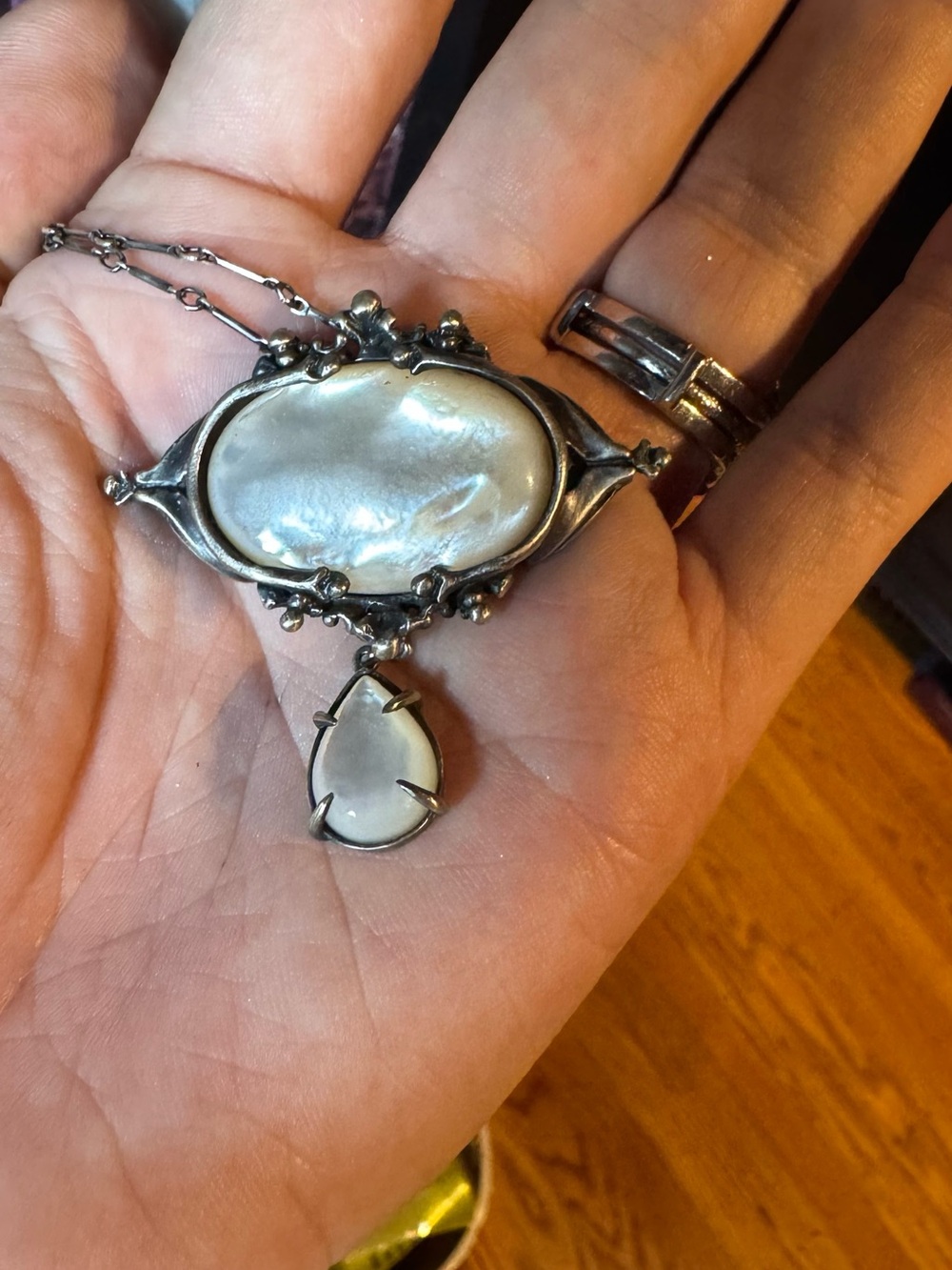 Bloodmilk eye of the Pythia Sterling Silver Mother-of-Pearl Pendant Necklace - Picture 3 of 3